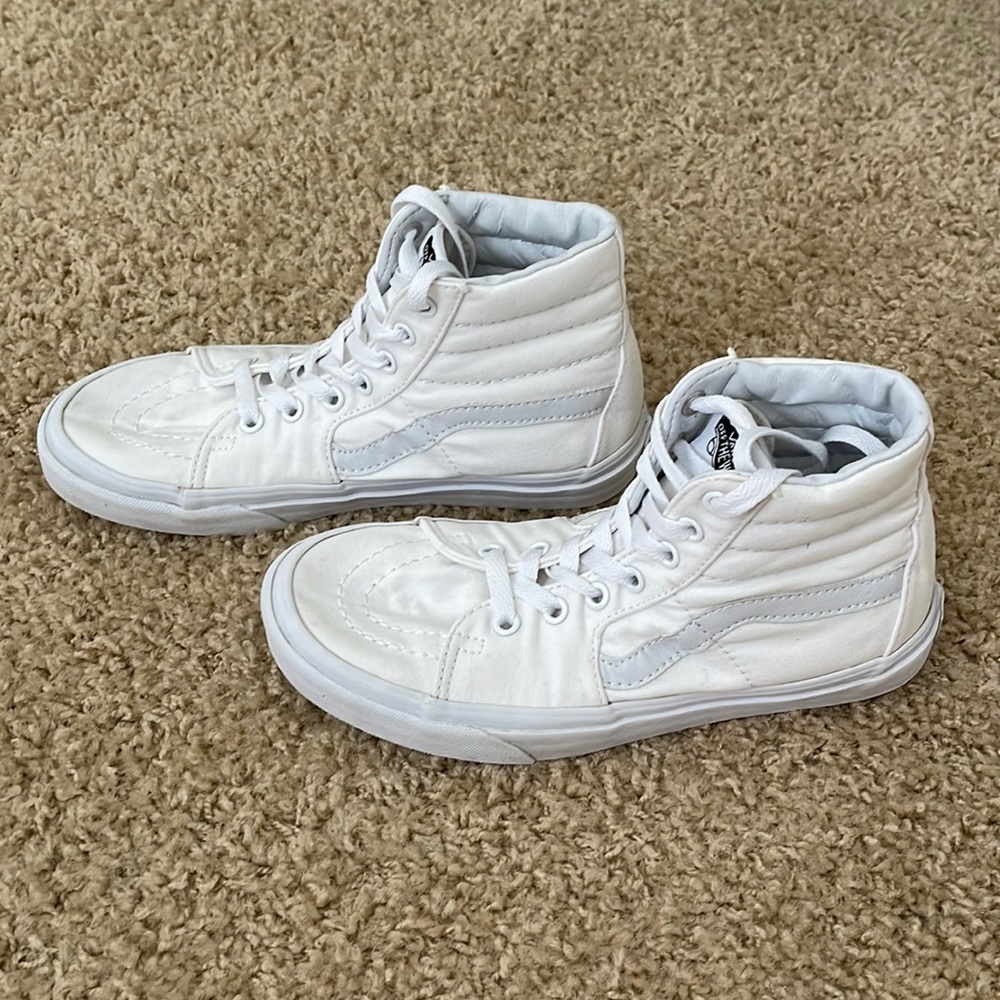 White sk8-hi canvas shoes, Vans. Size 7